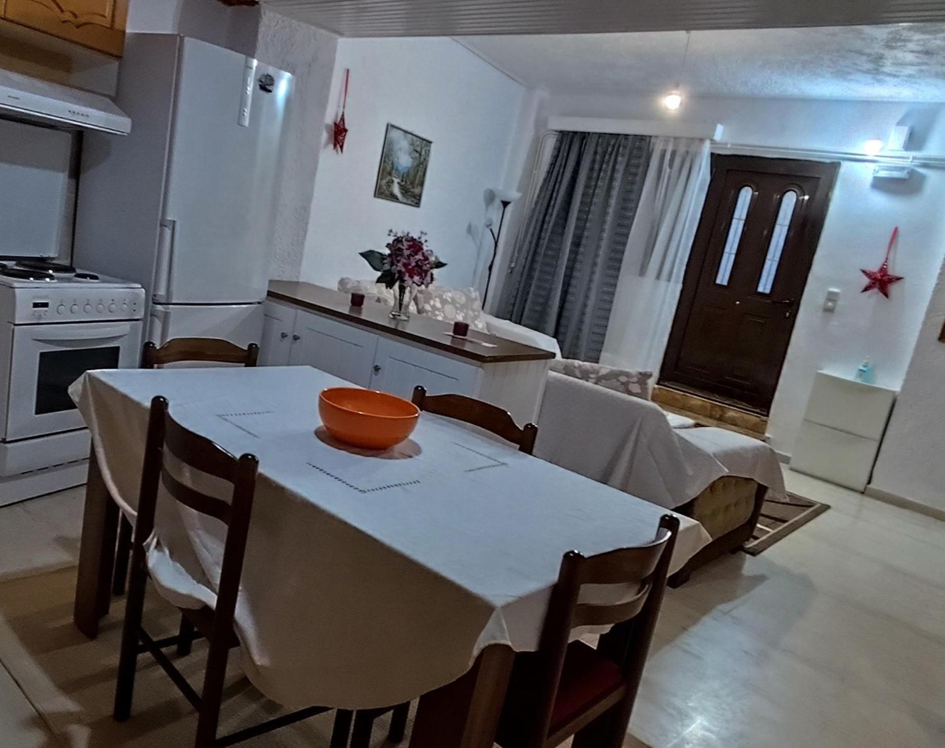 Ευρύχωρο Και Άνετο Διαμέρισμα Στην Ιτέα Joanna'S Apartment Kirra Exterior photo