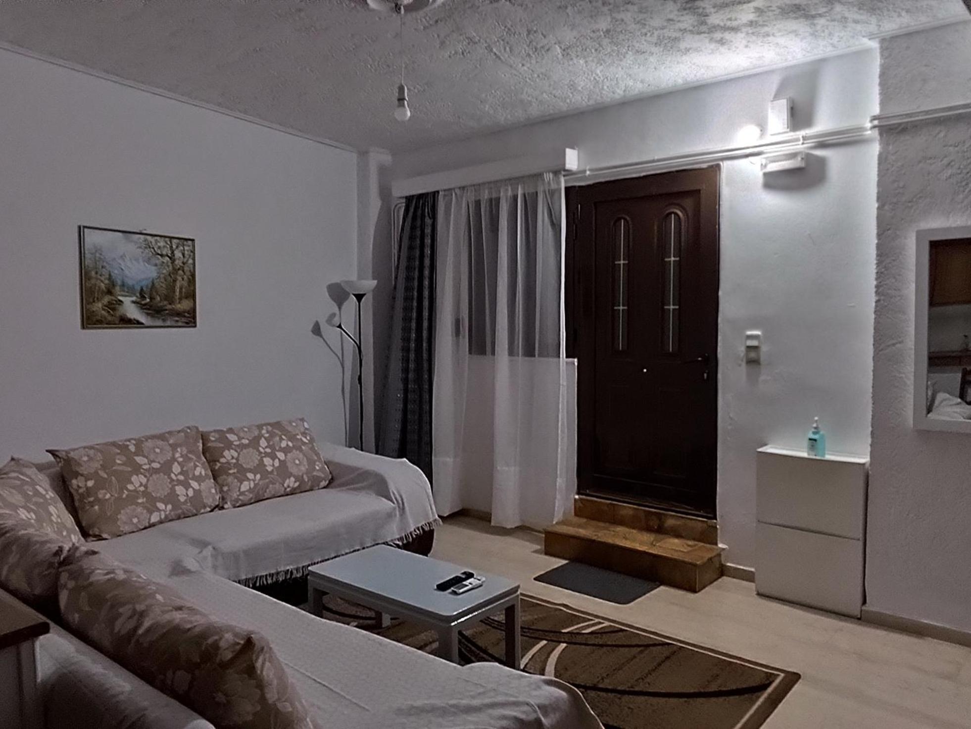 Ευρύχωρο Και Άνετο Διαμέρισμα Στην Ιτέα Joanna'S Apartment Kirra Exterior photo